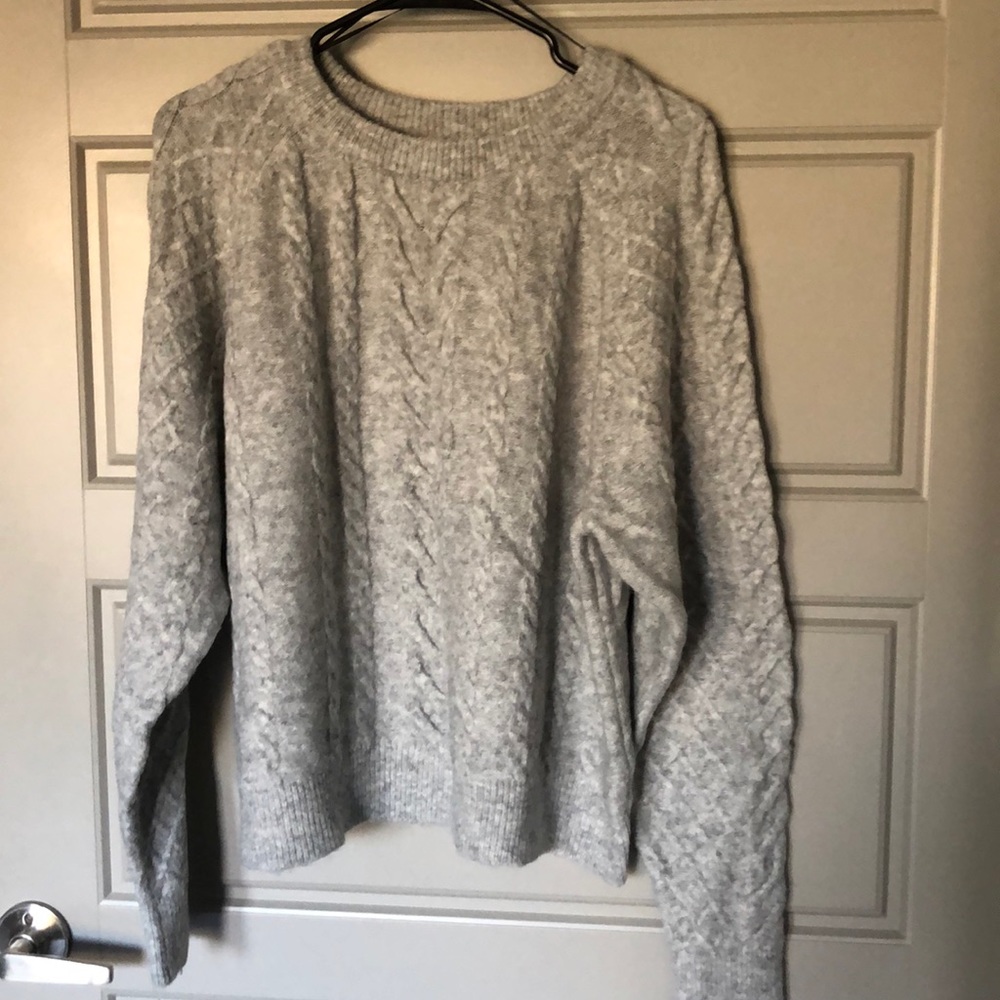 H&M gray sweater.